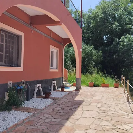 Tzafi's 2 Apartment Mesongi